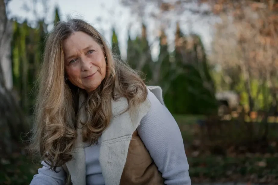 Mary Handeland 在 19 筆交易中向加密貨幣 ATM 機存入了 98,300 美元，最終全部消失了