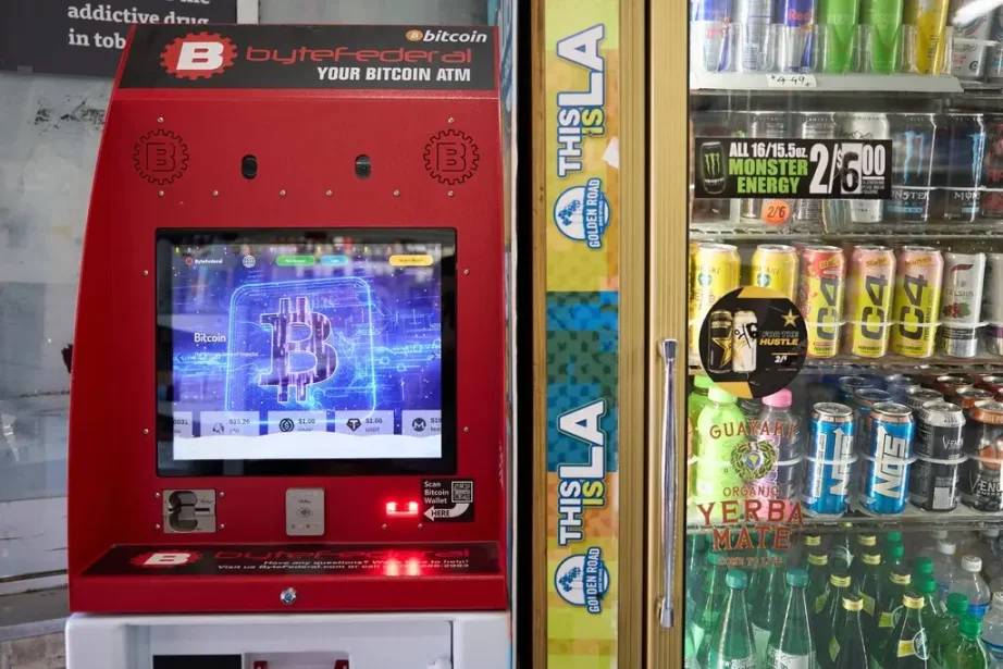 加密貨幣 ATM 營運商 Byte Federal 的執行長 Paul Tarantino 表示，該公司會在 60 歲及以上的客戶註冊時致電提醒他們注意可能的詐騙行為